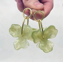 Load image into Gallery viewer, Boucle d'oreille Flore